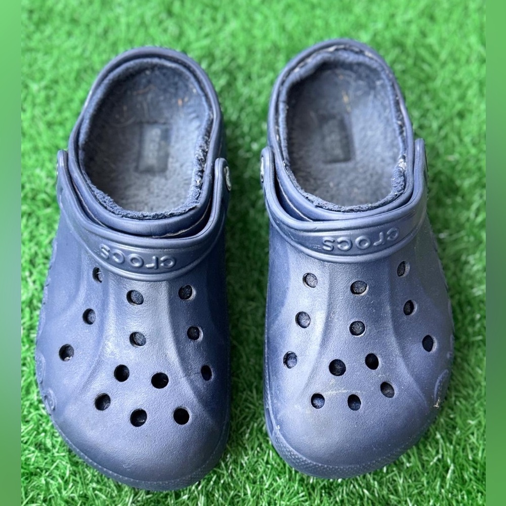 CROCS Blue Water Shoes with Ventilation and Heel Strap Size M-6 W-8